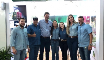 Cooprata Triângulo Leite recebe equipe da JA Saúde Animal em sua mais recente edição